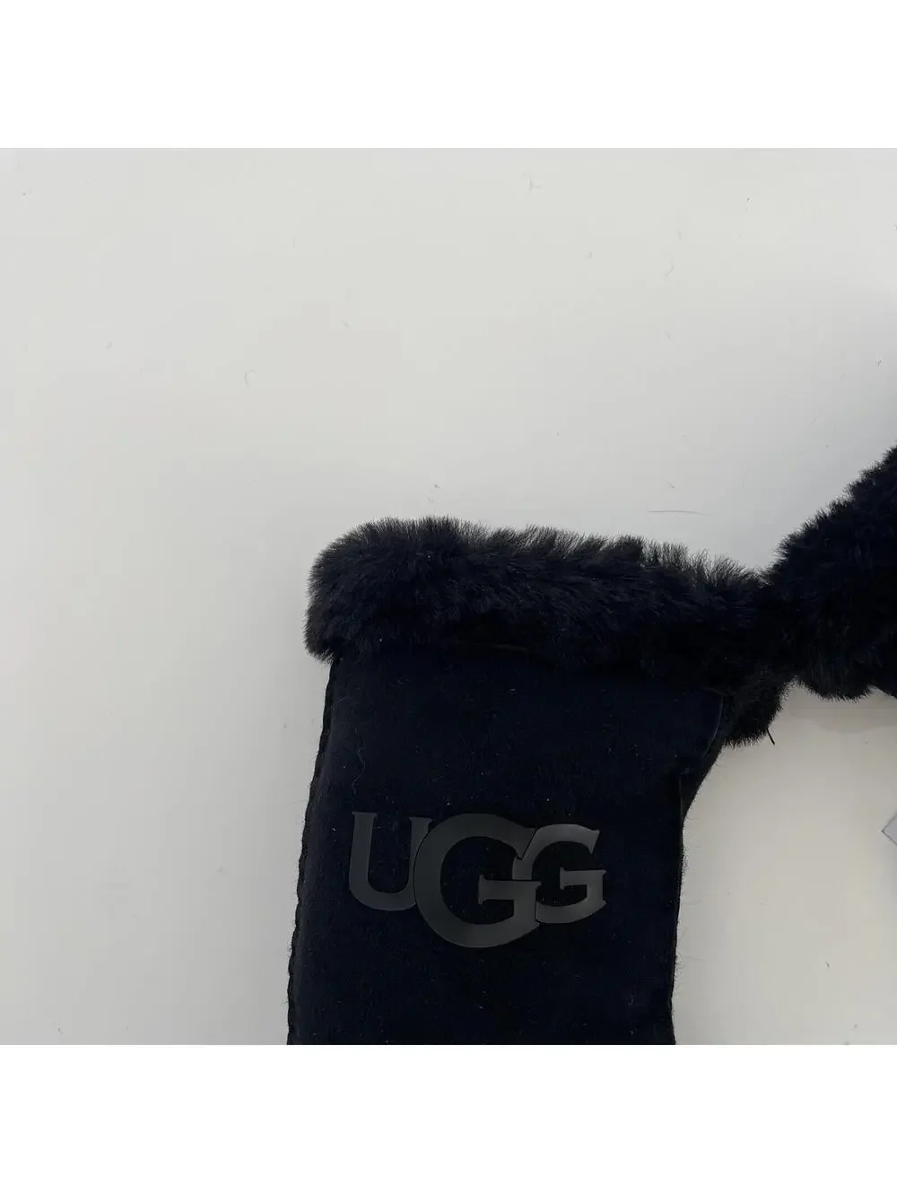 UGG  Womens Black Water Resistant Sheepskin Logo Gloves Size M